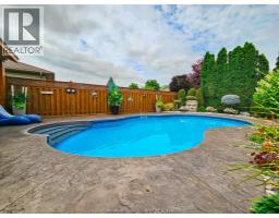 645 McNaughton AVENUE West - 11