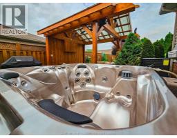 645 McNaughton AVENUE West - 6