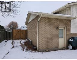 15 MONARCH DRIVE - 27