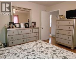 15 MONARCH DRIVE - 35