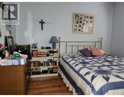 15 MONARCH DRIVE - 36