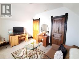 3 Lansdowne AVENUE - 33