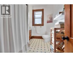 136 KING STREET South - 16