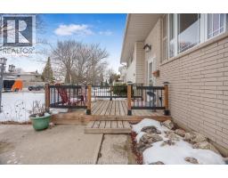 40 Thornhill CRESCENT - 42