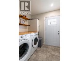 404 AGNES STREET - 17