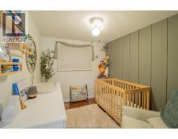 28 Timothy CRESCENT - 11