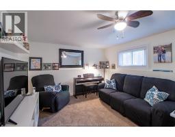 28 Timothy CRESCENT - 16