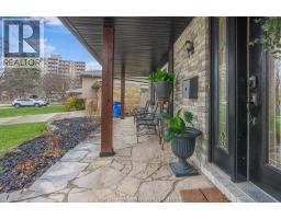 12 ACADEMY CRESCENT - 6