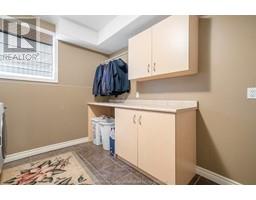 31 Tanser COURT - 32