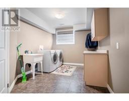 31 Tanser COURT - 33