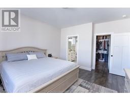 7 VENTURE CRESCENT - 11