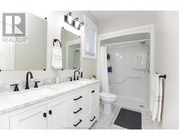 7 VENTURE CRESCENT - 13