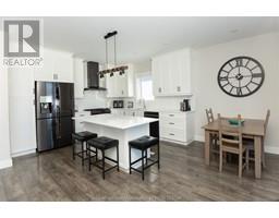 7 VENTURE CRESCENT - 4