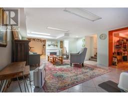 351 Wellington STREET West - 15
