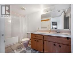 351 Wellington STREET West - 16