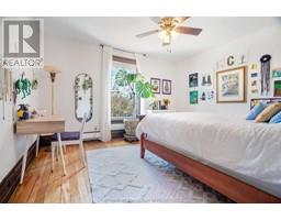 351 Wellington STREET West - 26