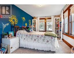 351 Wellington STREET West - 34