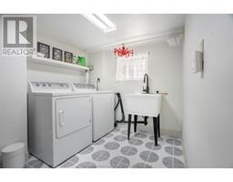351 Wellington STREET West - 36