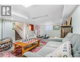 351 Wellington STREET West - 39
