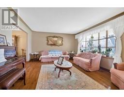 246 Tweedsmuir AVENUE West - 7