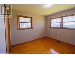22142 CHARING CROSS ROAD - 23