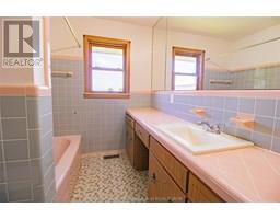 22142 CHARING CROSS ROAD - 24