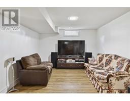 274 TWEEDSMUIR AVENUE East - 47