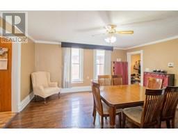 206 Adelaide STREET South - 12