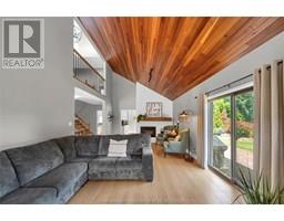 8 MOHAWK COURT - 12