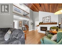 8 MOHAWK COURT - 16