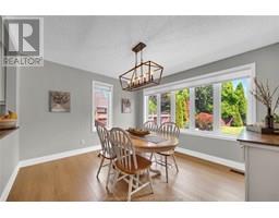 8 MOHAWK COURT - 22