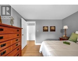 8 MOHAWK COURT - 29