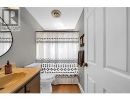8 MOHAWK COURT - 30