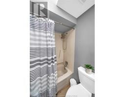8 MOHAWK COURT - 36