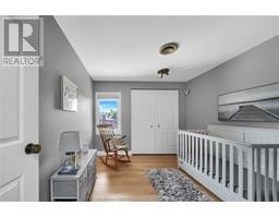 8 MOHAWK COURT - 37
