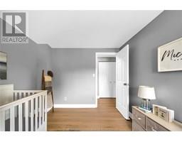 8 MOHAWK COURT - 38