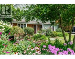 208 Trerice STREET East - 2