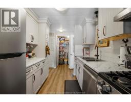 18 JAMES COURT - 11