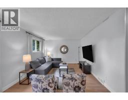 35 Peterborough DRIVE - 27