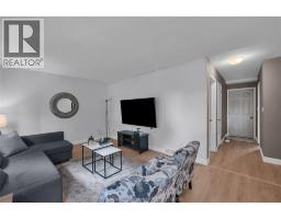 35 Peterborough DRIVE - 28