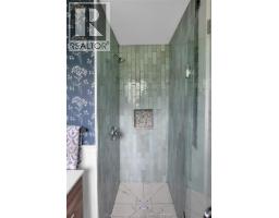 35 Peterborough DRIVE - 35