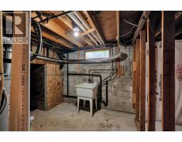 35 Peterborough DRIVE - 38