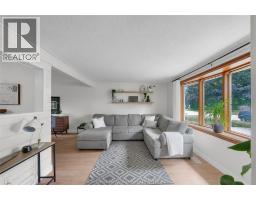 35 Peterborough DRIVE - 6