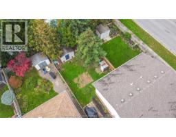 8 TIMOTHY CRESCENT - 16