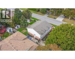 8 TIMOTHY CRESCENT - 18