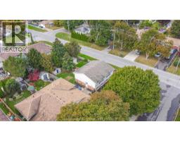 8 TIMOTHY CRESCENT - 19