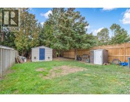8 TIMOTHY CRESCENT - 21
