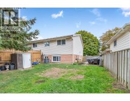 8 TIMOTHY CRESCENT - 23