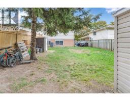 8 TIMOTHY CRESCENT - 25
