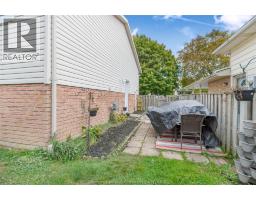 8 TIMOTHY CRESCENT - 27